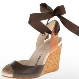 Tsubo Novelle Wedge Sandal
